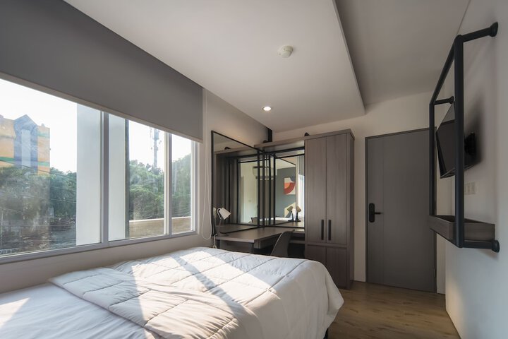 Room 8 of 20