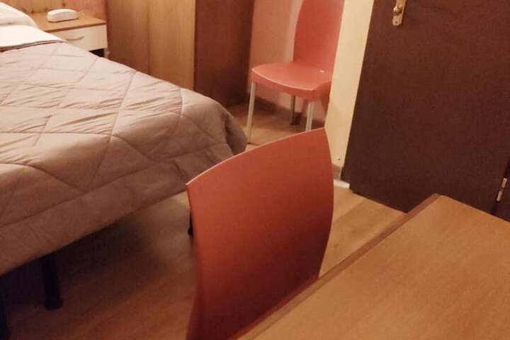 Room 13 of 36
