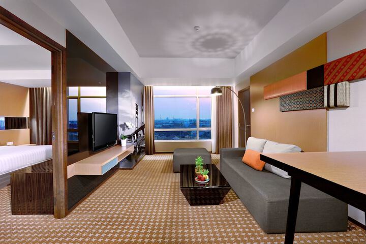 Room 6 of 50