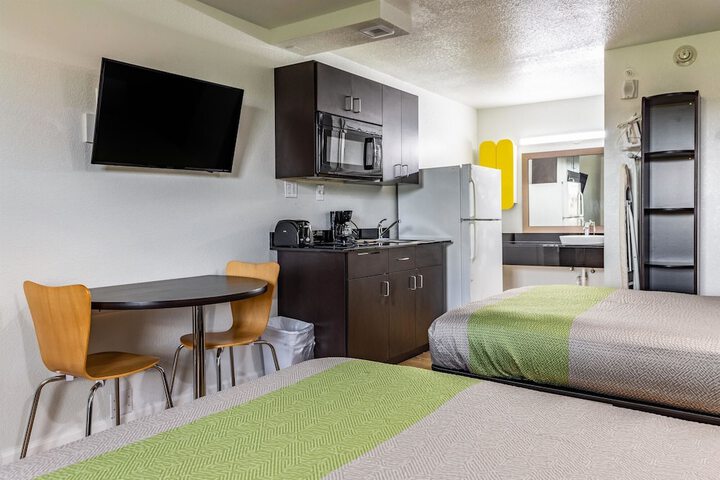 Room 14 of 33