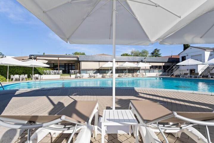 Pool Hotel