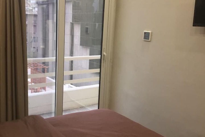 Room 9 of 29