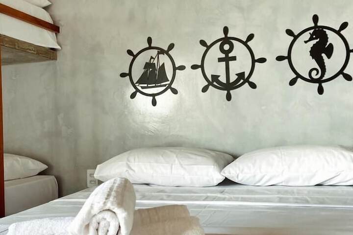 Room 10 of 34