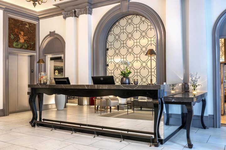 Entrance & Lobby