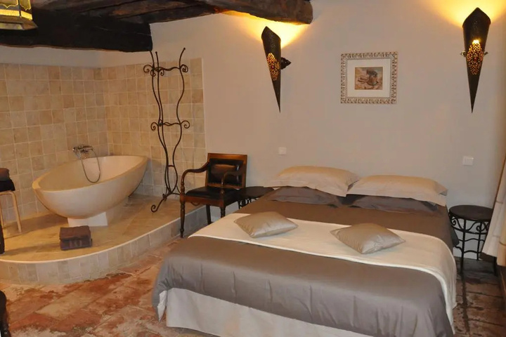 Room 2 of 14
