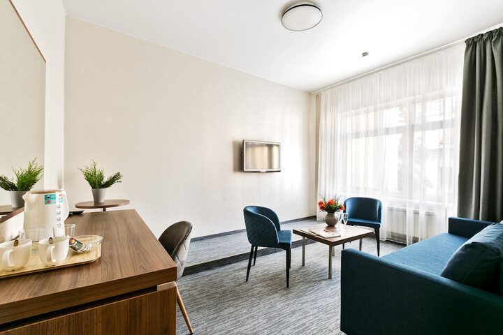 Room 10 of 33