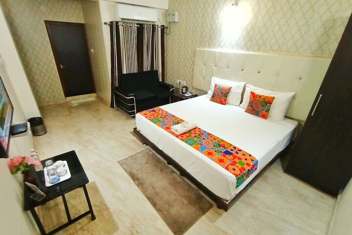 Room 13 of 37