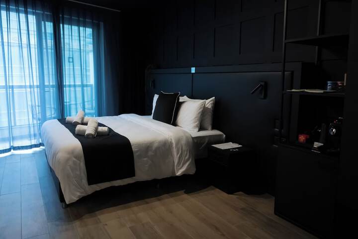 Room 28 of 65