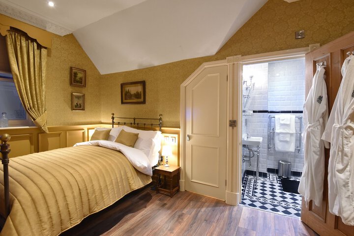 Room 11 of 42