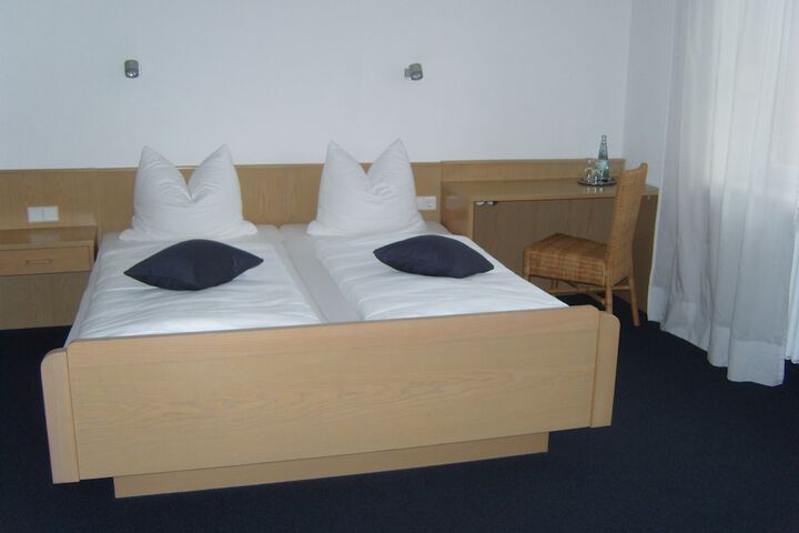 Room 9 of 17
