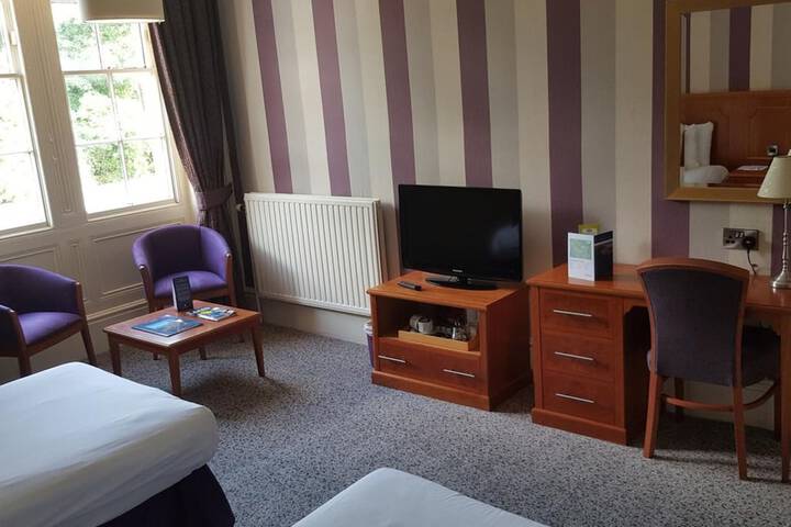 Room 33 of 65