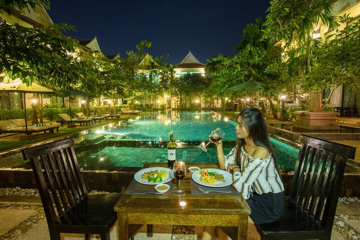 Dining 90 of 105