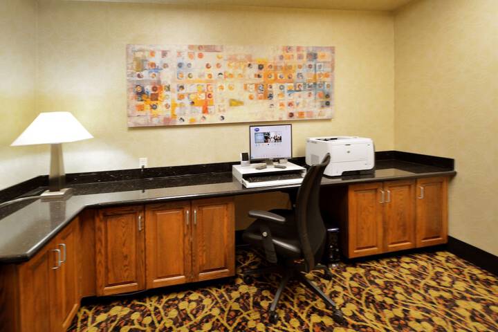 Business Center 61 of 65