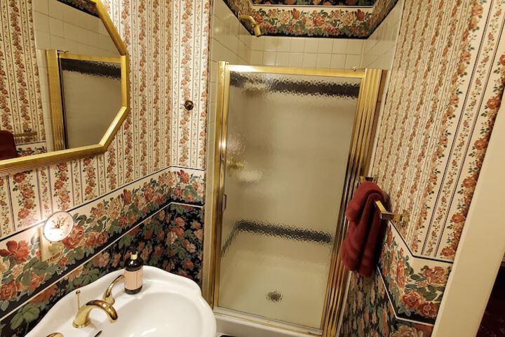 Room 48 of 80