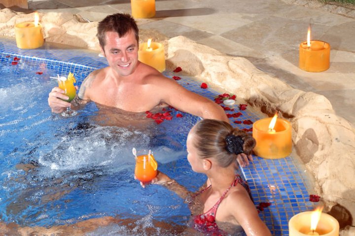 Hotel Pool