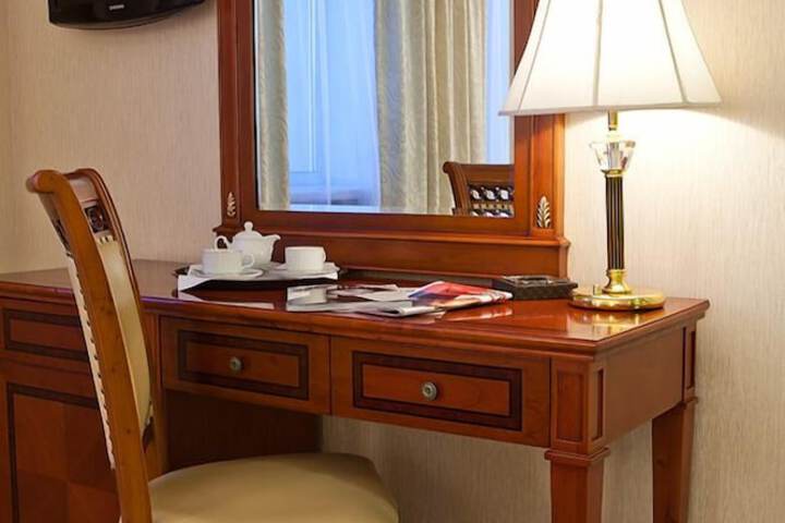 Room 15 of 36