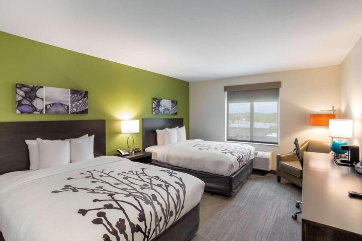 2 Queen Beds (2 of 10)