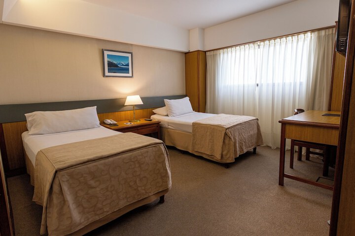 Room 6 of 32