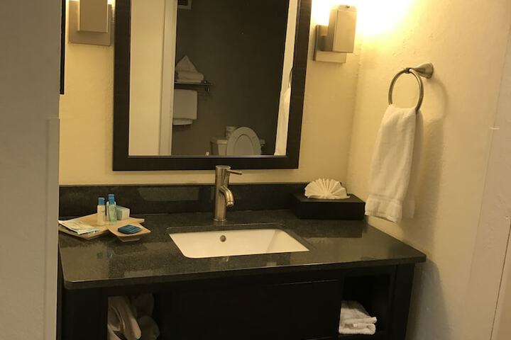 Bathroom sink