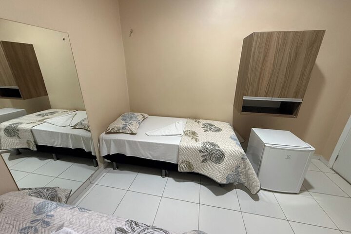 Room 33 of 76