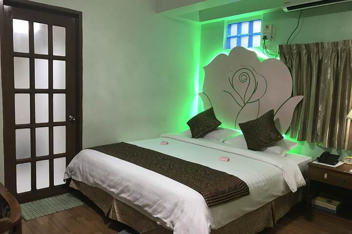 Room 26 of 38