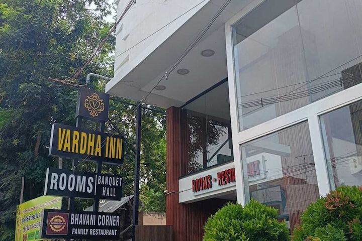 HOTEL VARDHA INN