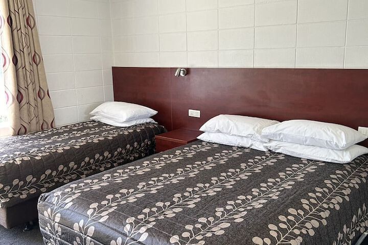 Room 11 of 27