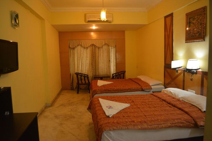 Room 12 of 36