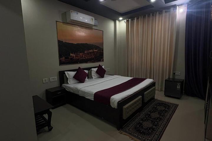 Room 2 of 26