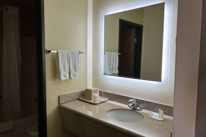 Room 23 of 42
