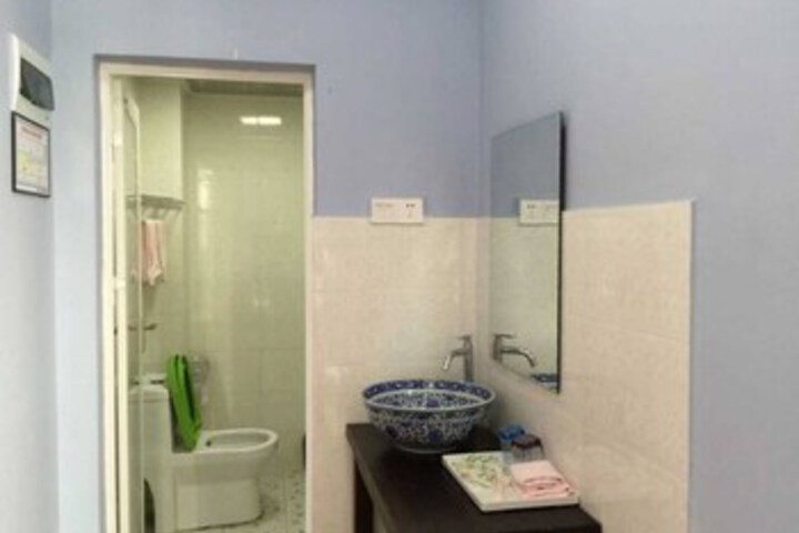 Room 2 of 18