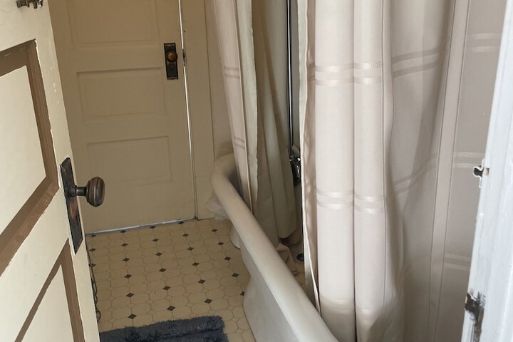 Room 72 of 99