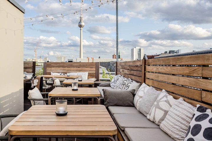 Sundeck 76 of 86