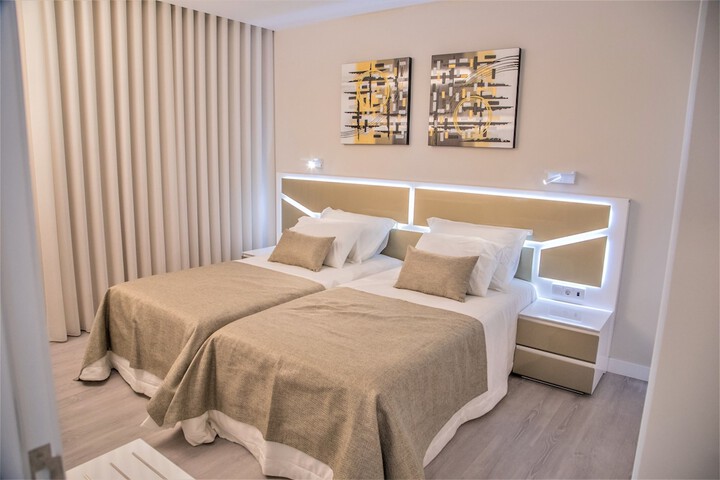 Room 6 of 27