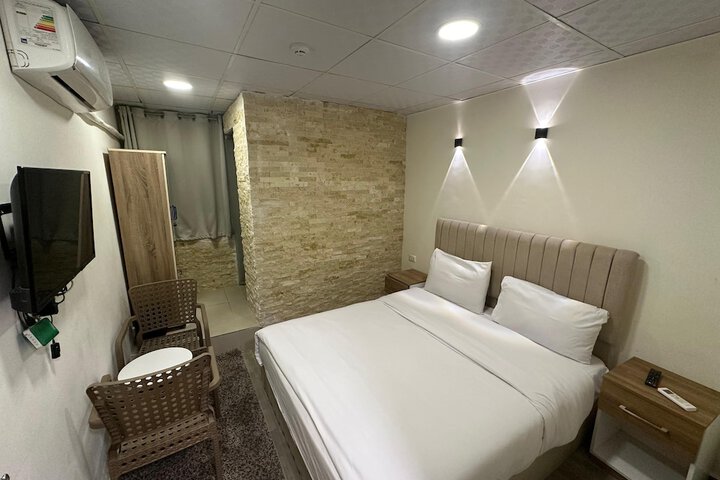 Room 11 of 46