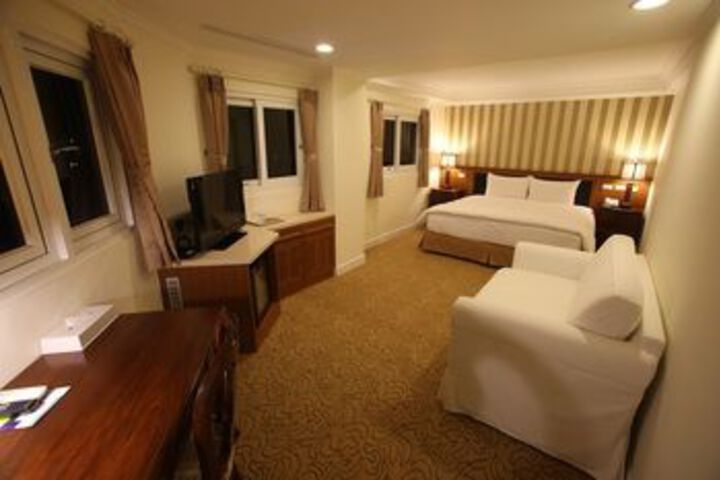 Room 12 of 29