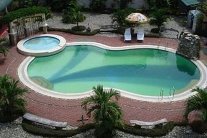 Hotel with Pool