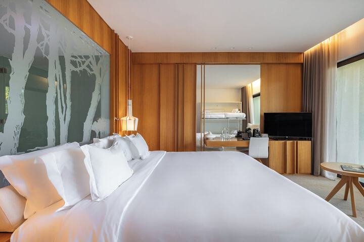 Room 26 of 220