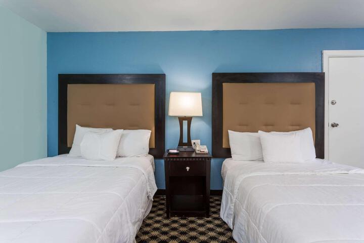 2 Double Beds (5 of 5)