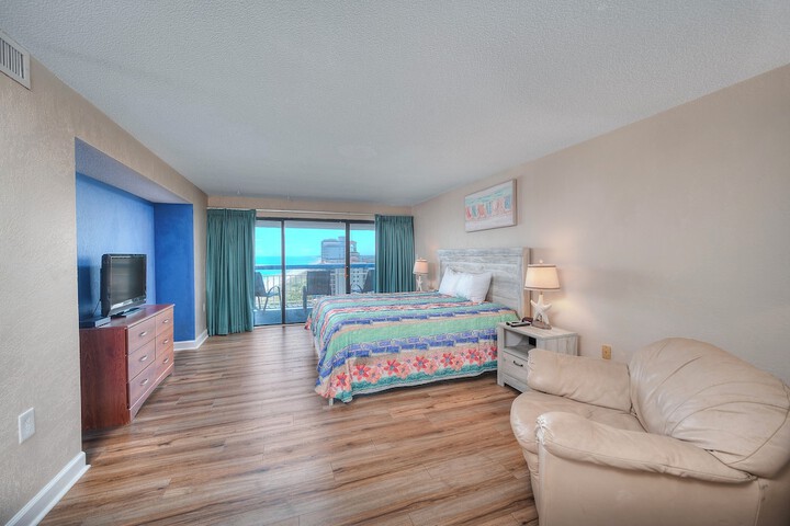 Room 4 of 138