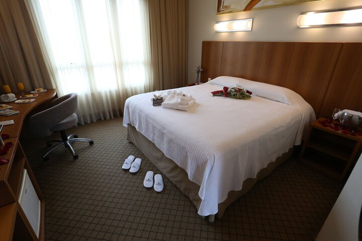 Room 16 of 100