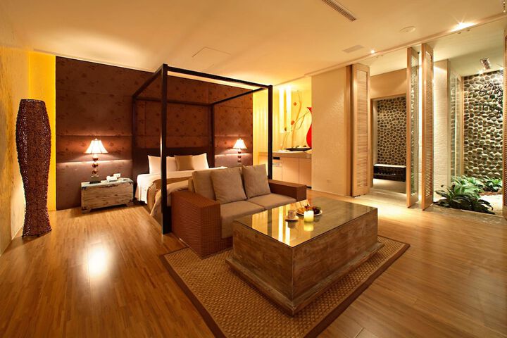 Room 10 of 29