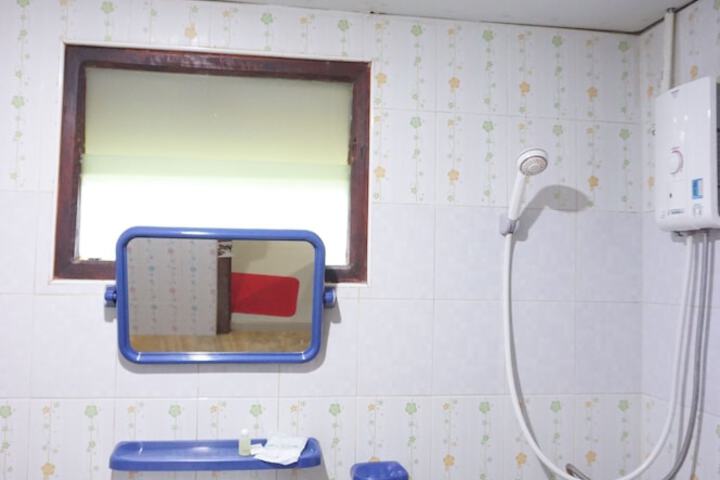 Room 33 of 49
