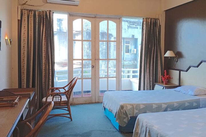 Room 16 of 36