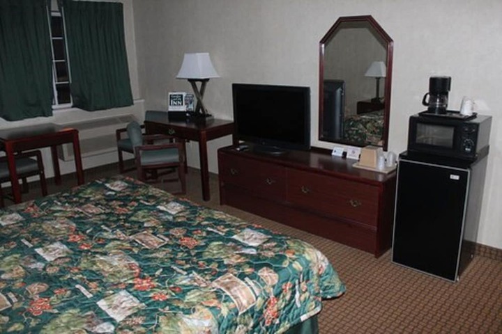 Room 6 of 16