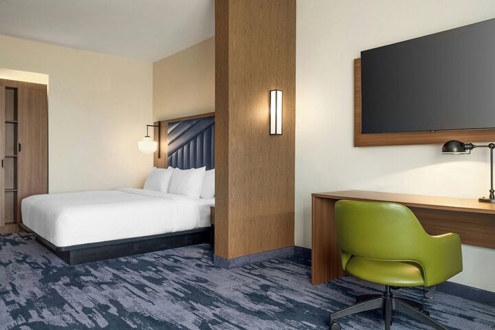 Room 9 of 32