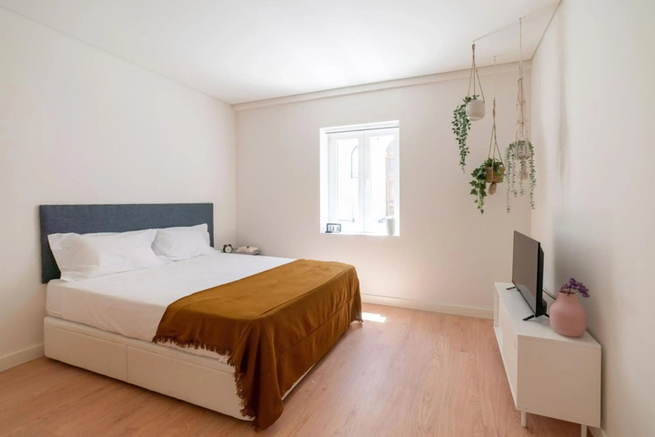 Room 4 of 13