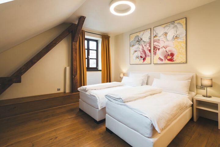 Room 13 of 27