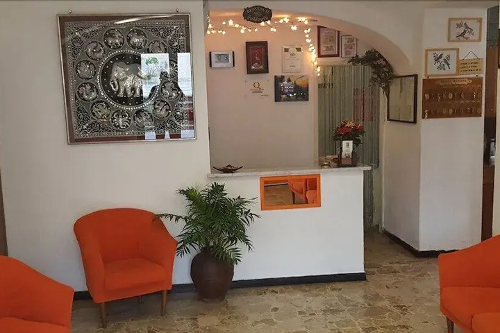 Room 9 of 11
