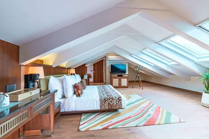 Room 15 of 113